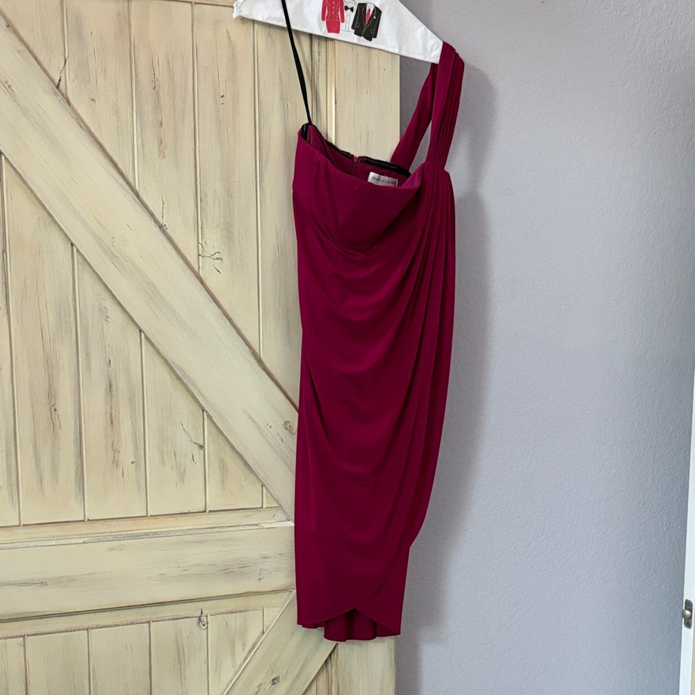 Chic One-Shoulder Magenta Dress